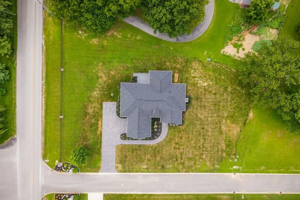 2100 Pinnacle View Cookeville TN 38506