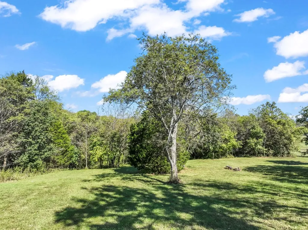 1670 Long Hollow Pike Gallatin TN 37066