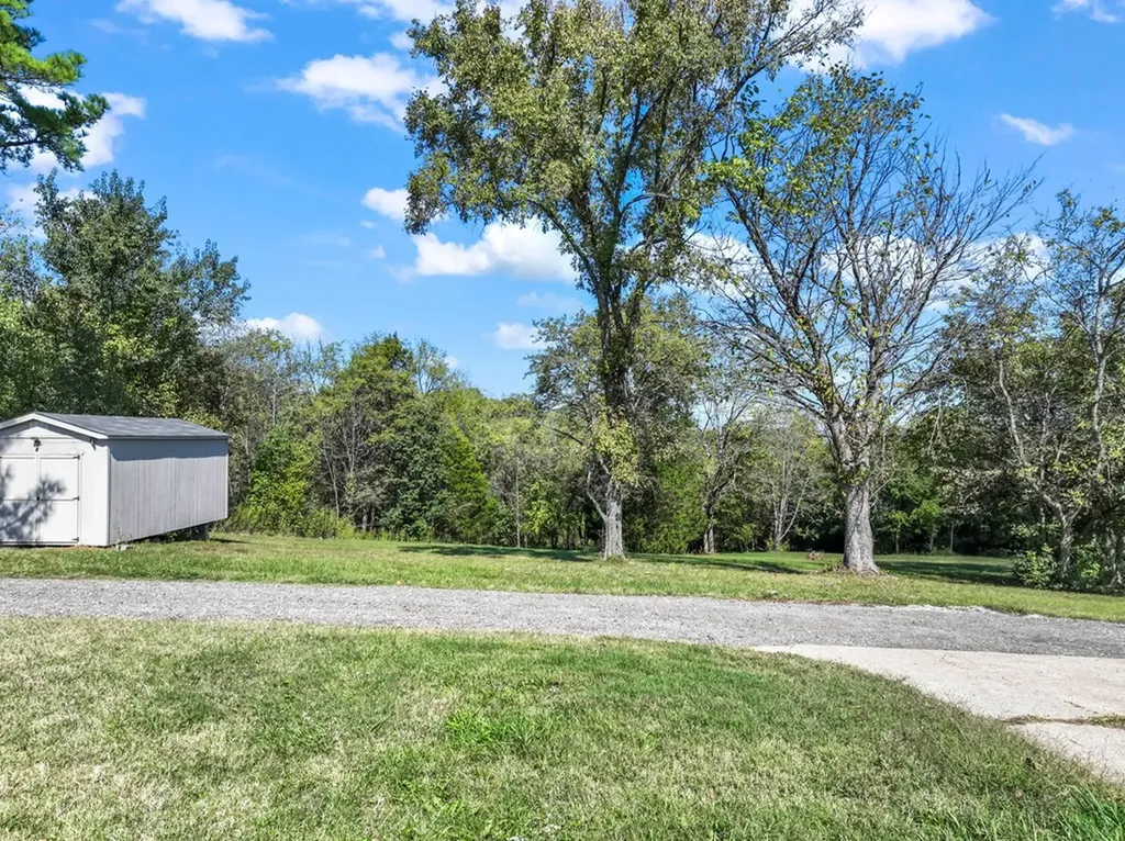 1670 Long Hollow Pike Gallatin TN 37066