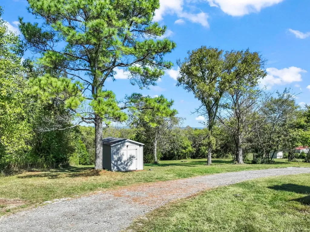 1670 Long Hollow Pike Gallatin TN 37066