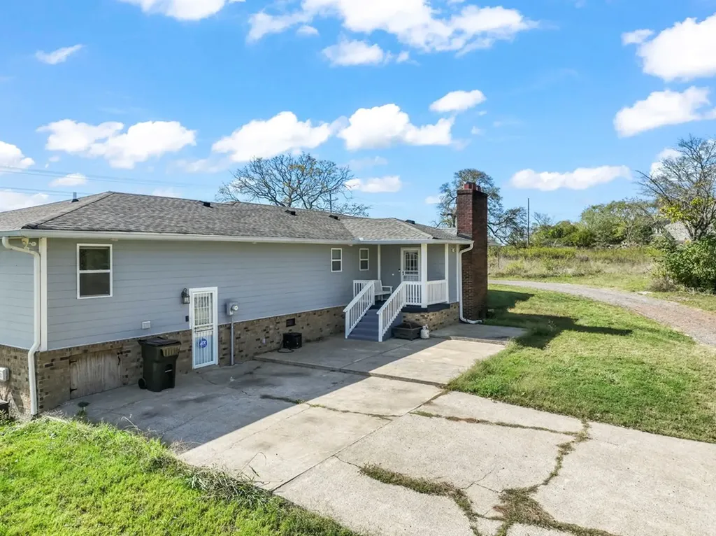 1670 Long Hollow Pike Gallatin TN 37066