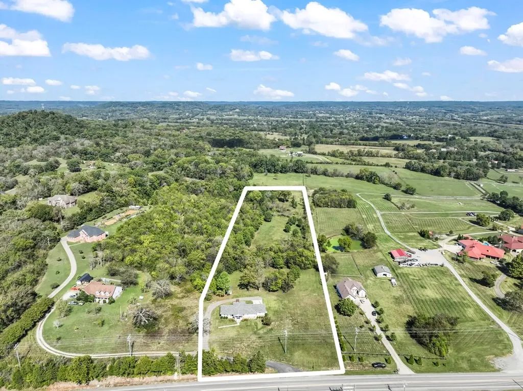 1670 Long Hollow Pike Gallatin TN 37066