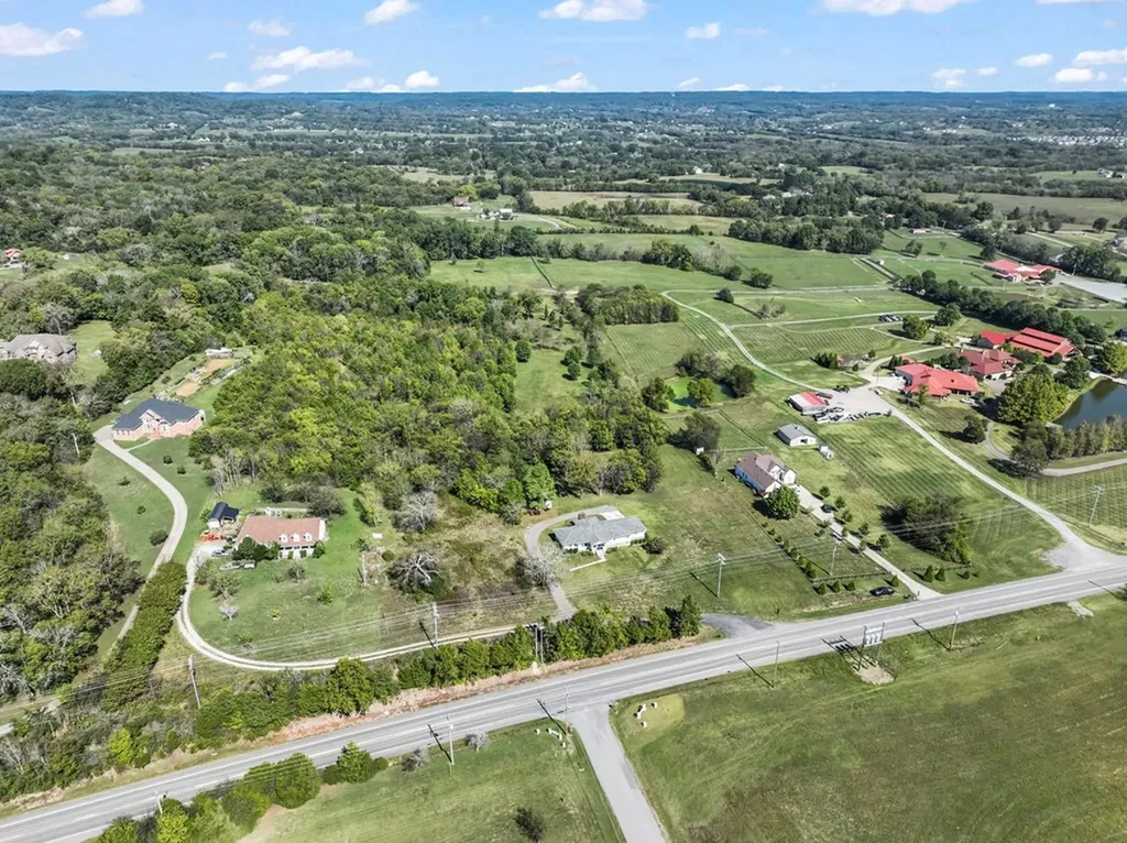 1670 Long Hollow Pike Gallatin TN 37066