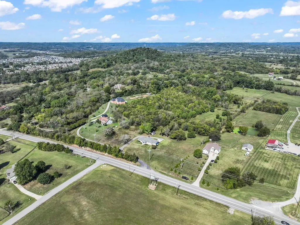 1670 Long Hollow Pike Gallatin TN 37066