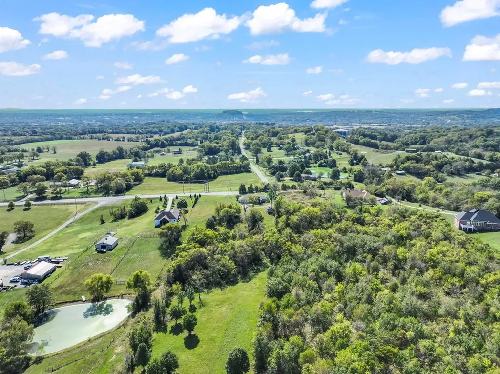 1670 Long Hollow Pike Gallatin TN 37066