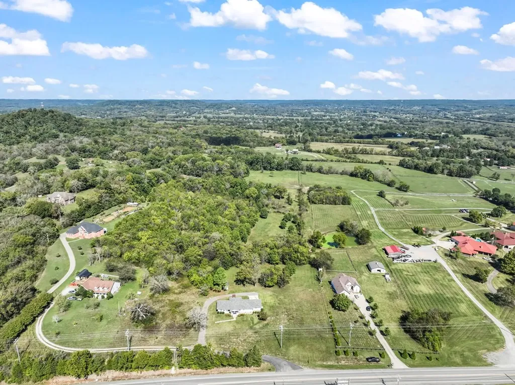 1670 Long Hollow Pike Gallatin TN 37066