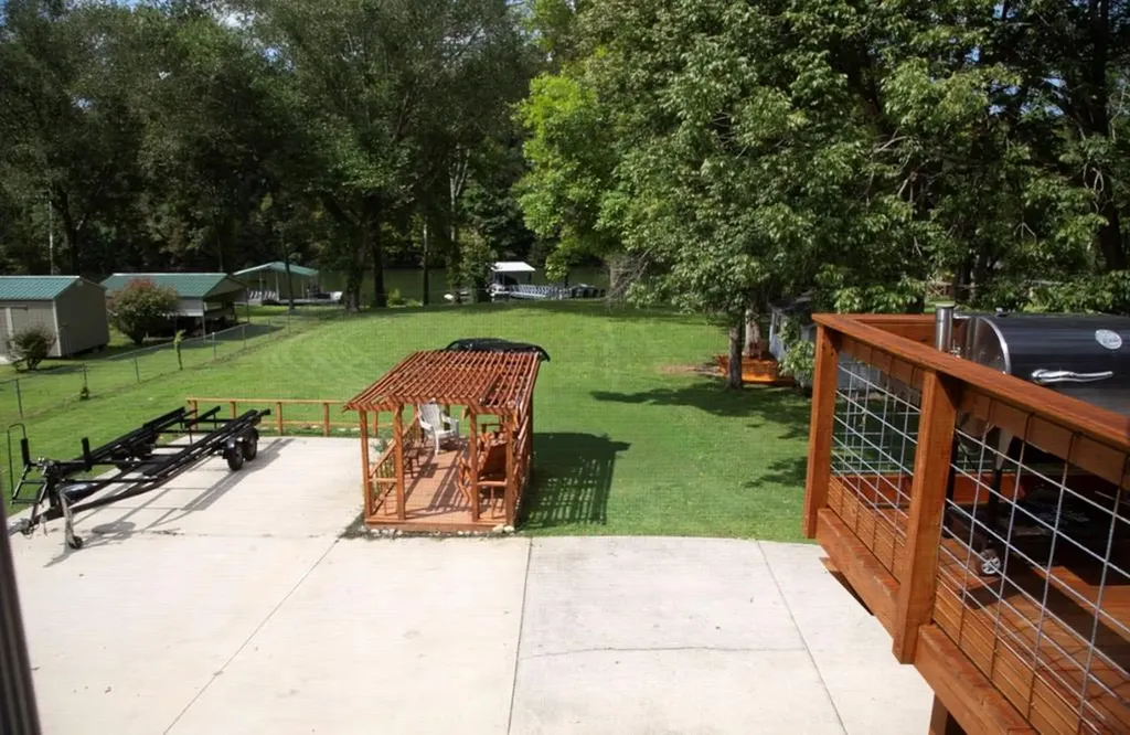 263 River Oaks Drive Sparta TN 38583