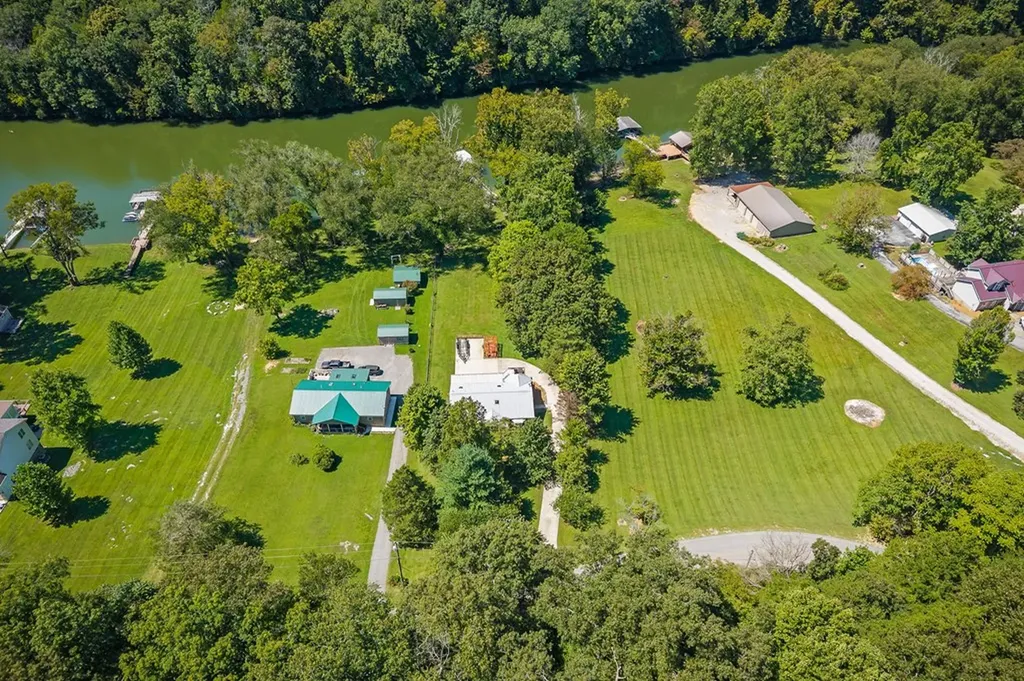 263 River Oaks Drive Sparta TN 38583