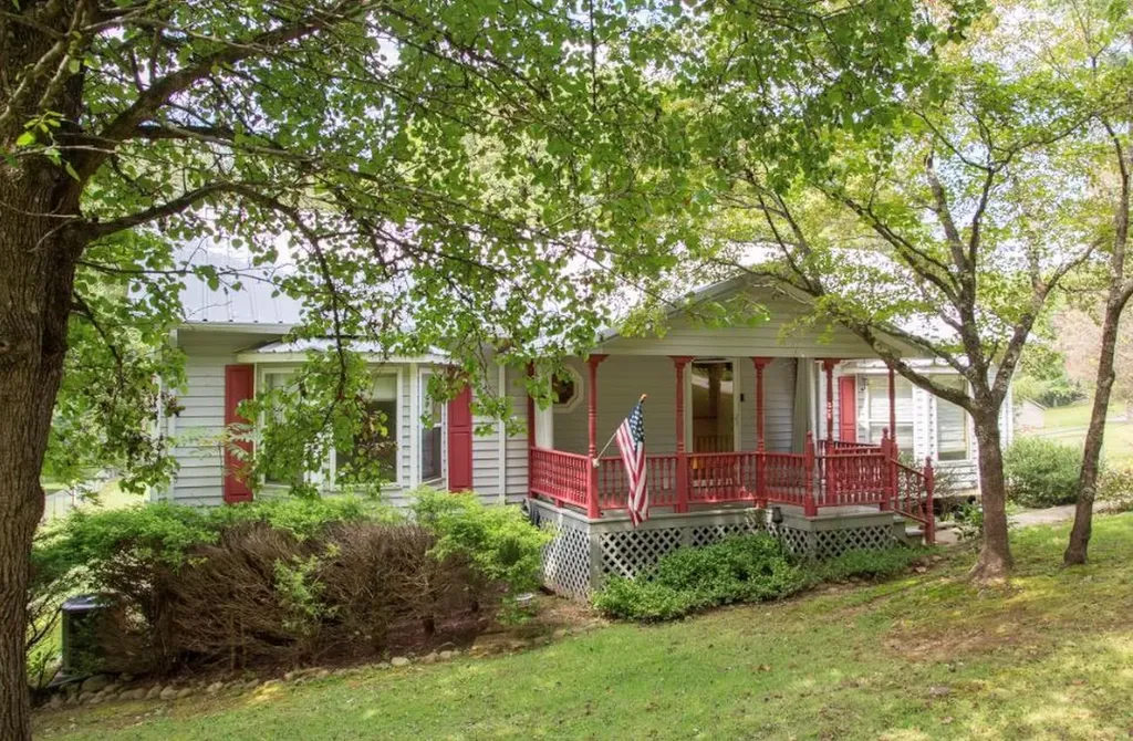 263 River Oaks Drive Sparta TN 38583