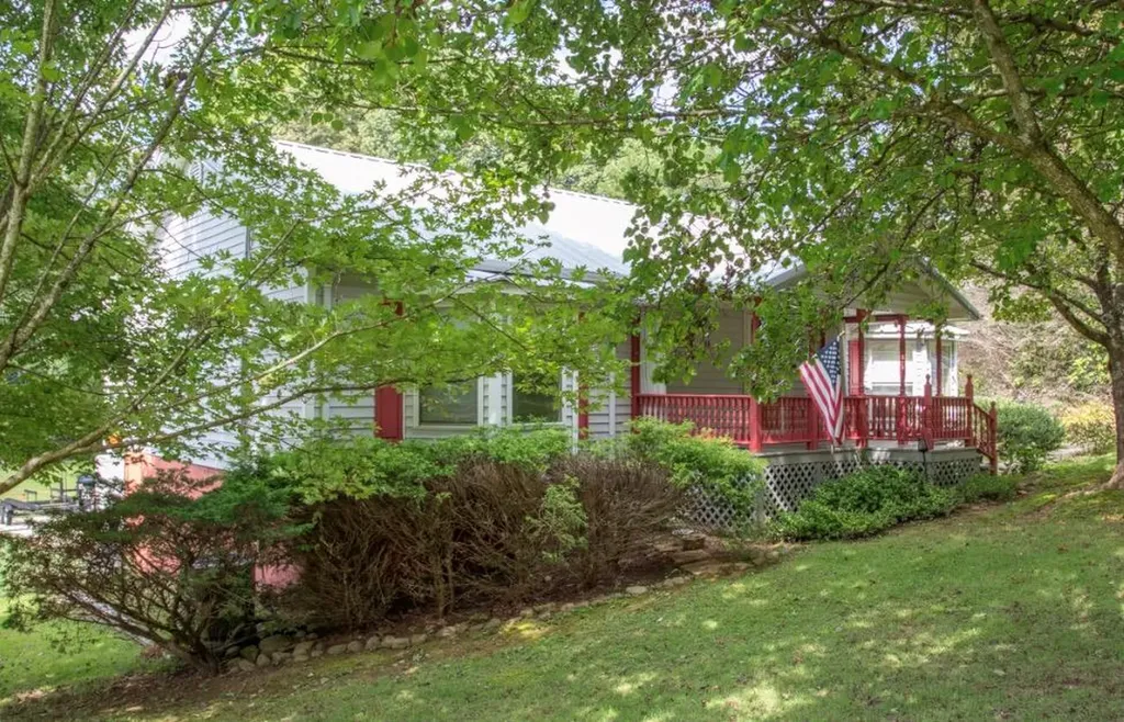 263 River Oaks Drive Sparta TN 38583