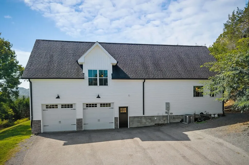 881 Eagle Mountain Road Granville TN 38564-5010