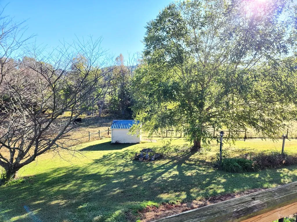 217 Lee Hollow Road Sparta TN 38583