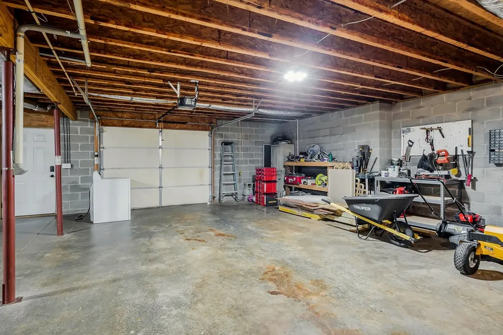 1945 Golden Mountain Road Sparta TN 38583