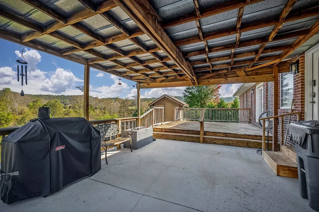 1945 Golden Mountain Road Sparta TN 38583