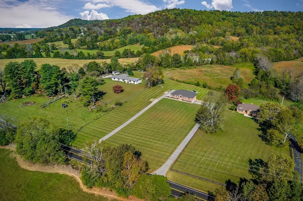 1945 Golden Mountain Road Sparta TN 38583