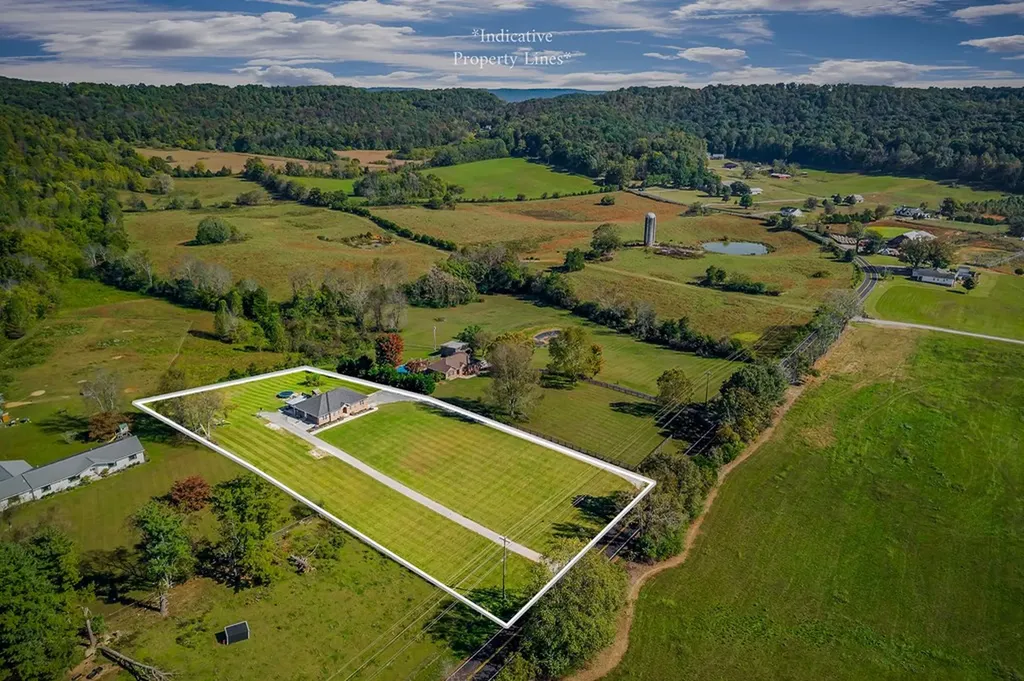 1945 Golden Mountain Road Sparta TN 38583