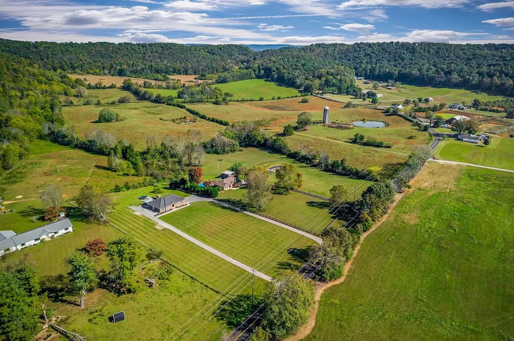 1945 Golden Mountain Road Sparta TN 38583