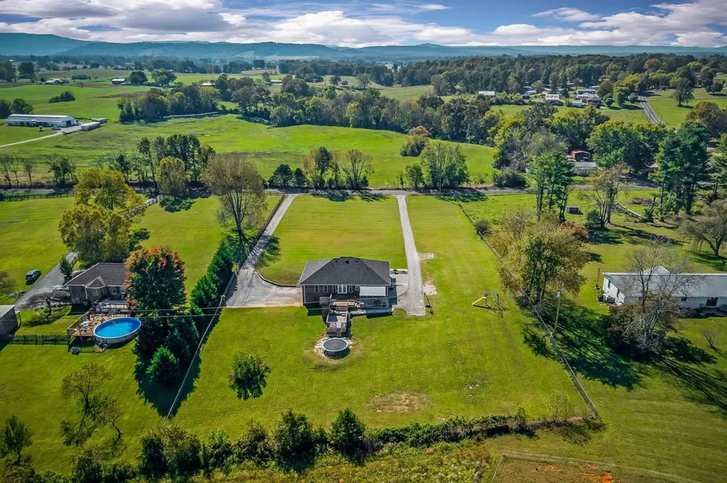 1945 Golden Mountain Road Sparta TN 38583