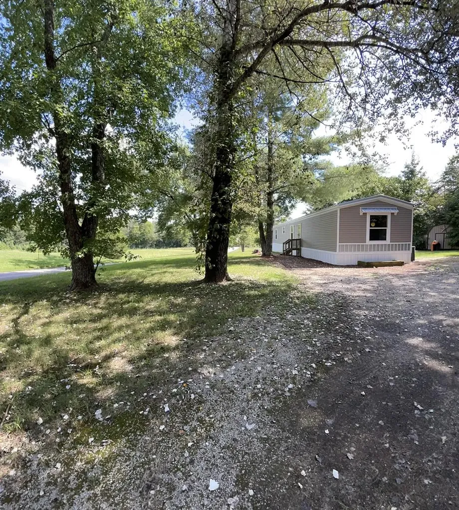 1295 Darkey Springs Walling TN 38587