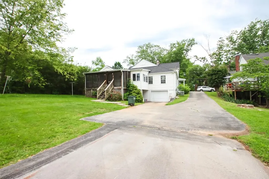 112 N Church Sparta TN 38583