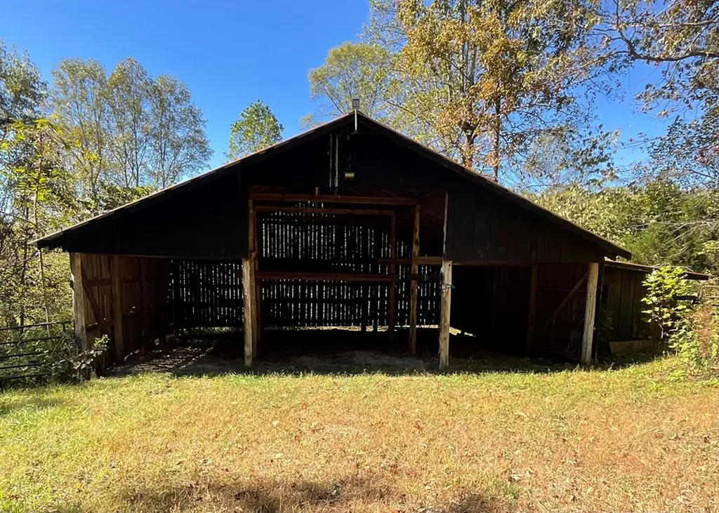 5513 Cove Creek Road Byrdstown TN 38549
