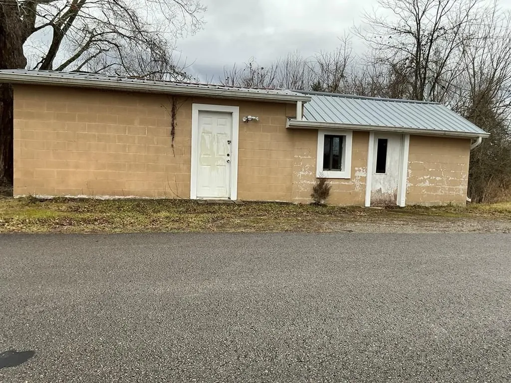 5513 Cove Creek Road Byrdstown TN 38549