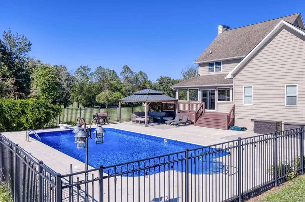 4228 Gainesboro Grade Cookeville TN 38501