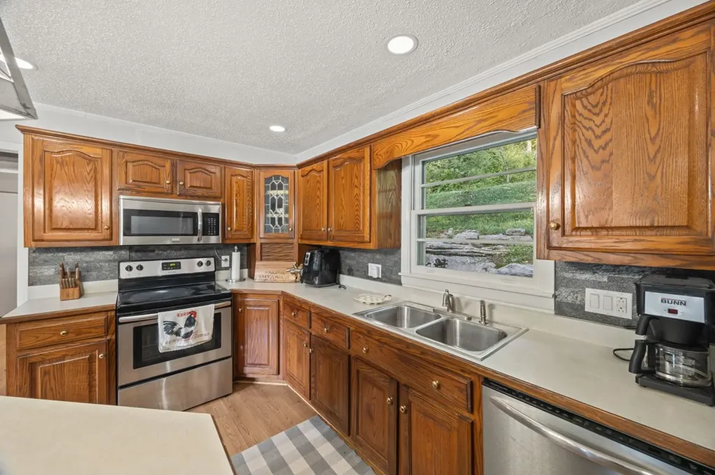 334 SW Wartrace Highway Pleasant Shade TN 37145