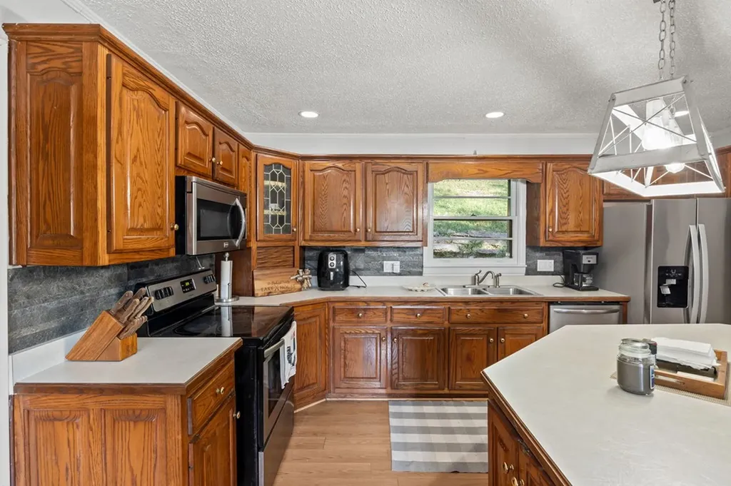 334 SW Wartrace Highway Pleasant Shade TN 37145