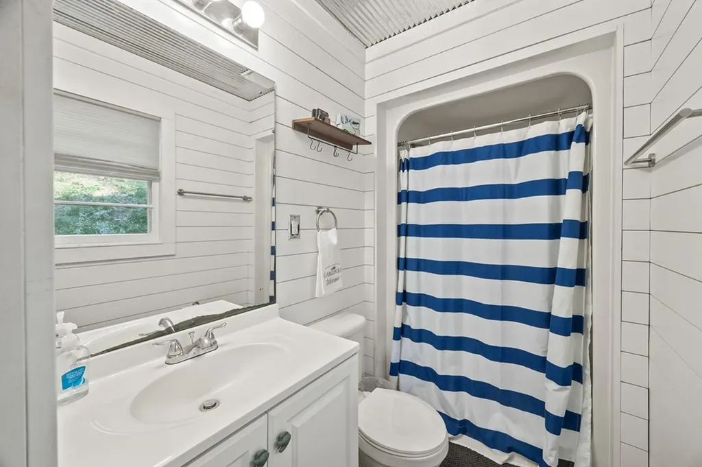 334 SW Wartrace Highway Pleasant Shade TN 37145