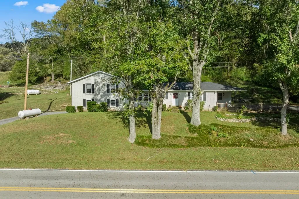 334 SW Wartrace Highway Pleasant Shade TN 37145