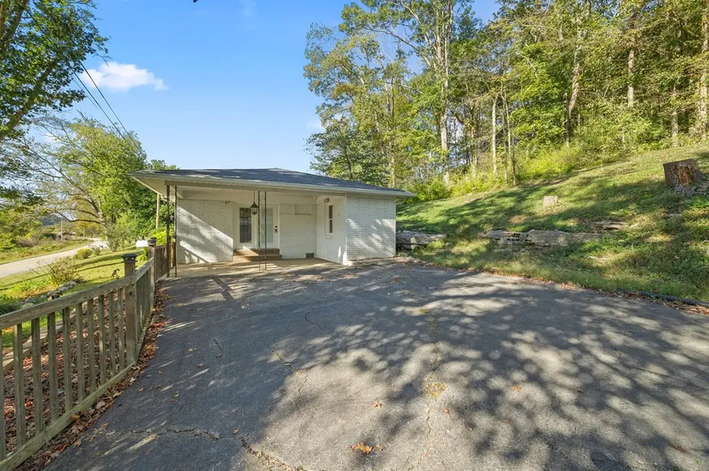334 SW Wartrace Highway Pleasant Shade TN 37145