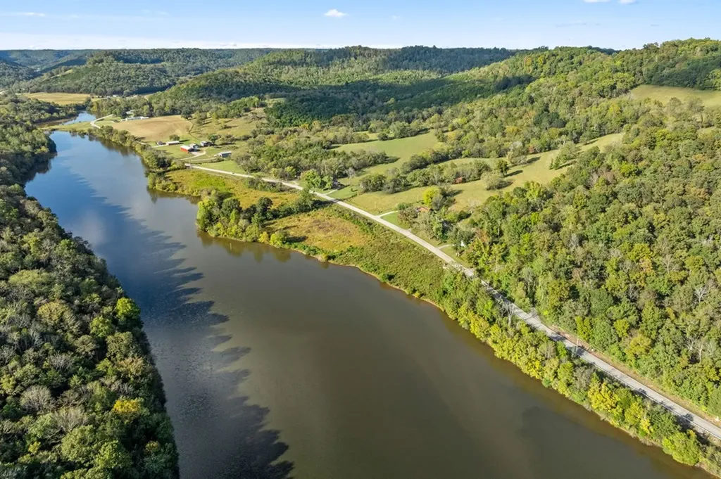 334 SW Wartrace Highway Pleasant Shade TN 37145