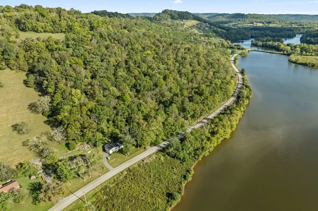 334 SW Wartrace Highway Pleasant Shade TN 37145