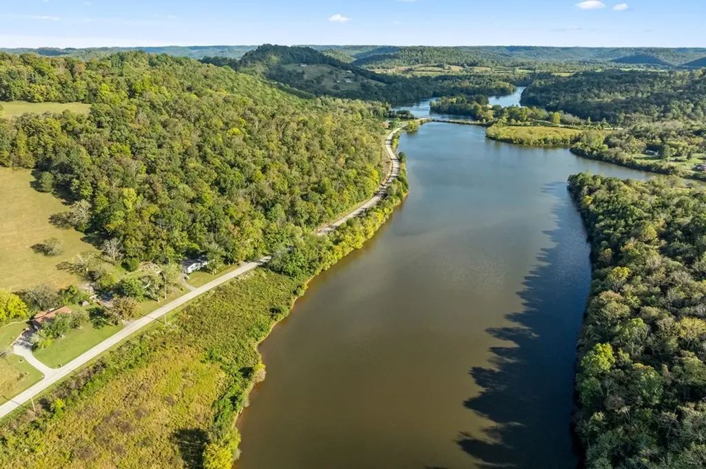 334 SW Wartrace Highway Pleasant Shade TN 37145