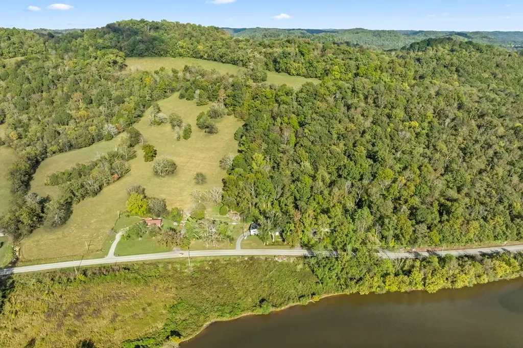 334 SW Wartrace Highway Pleasant Shade TN 37145