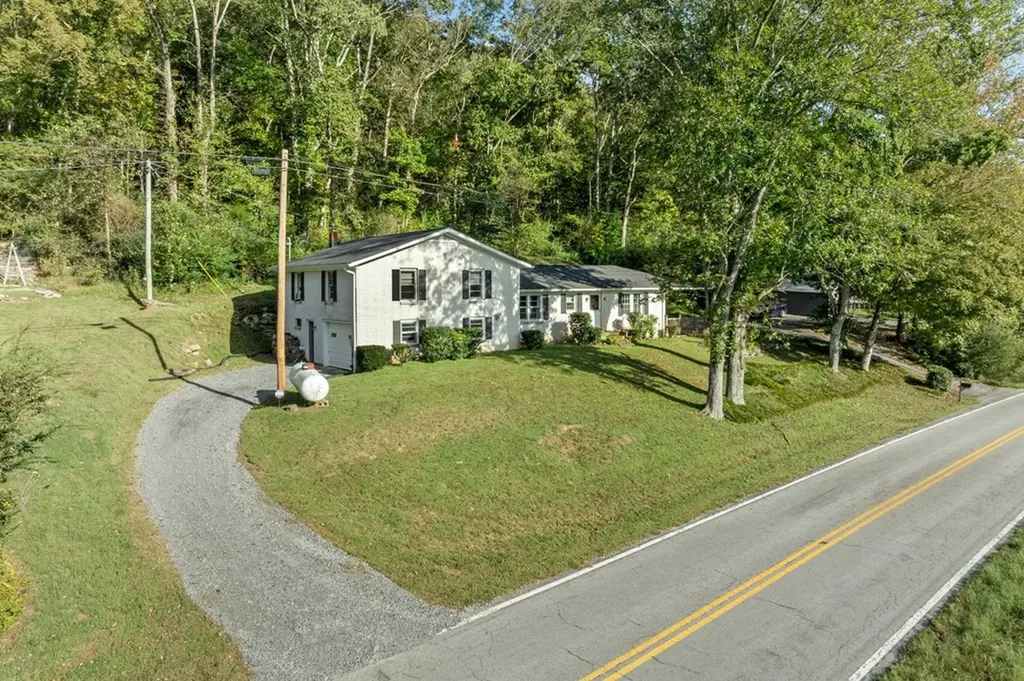 334 SW Wartrace Highway Pleasant Shade TN 37145