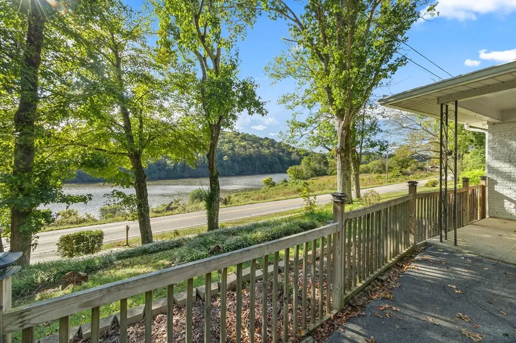 334 SW Wartrace Highway Pleasant Shade TN 37145