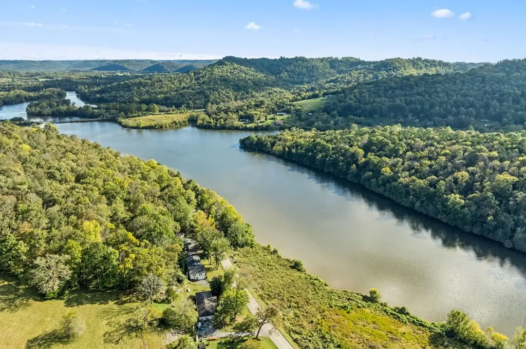 334 SW Wartrace Highway Pleasant Shade TN 37145