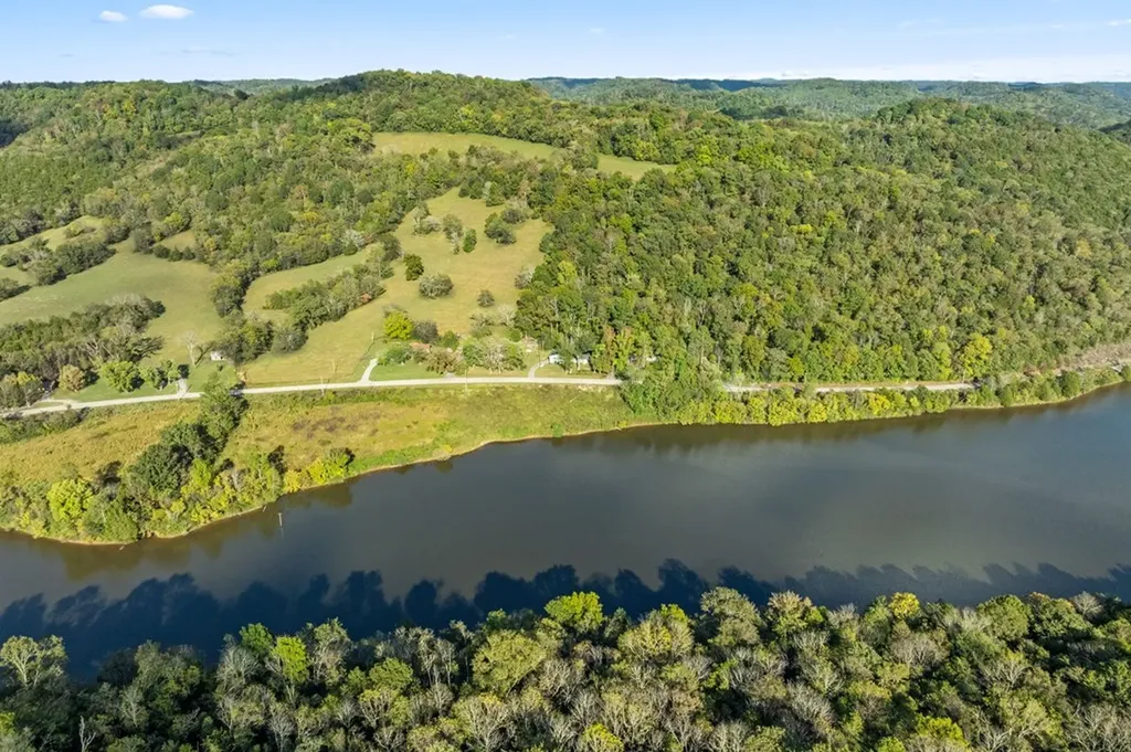 334 SW Wartrace Highway Pleasant Shade TN 37145