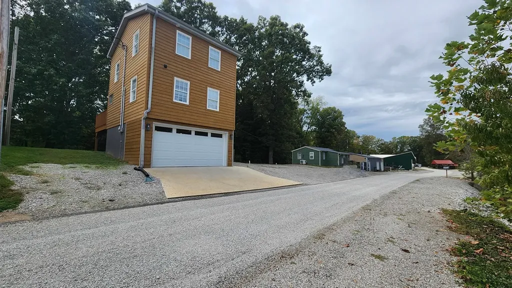 281 Bill Hunter Road Celina TN 38551