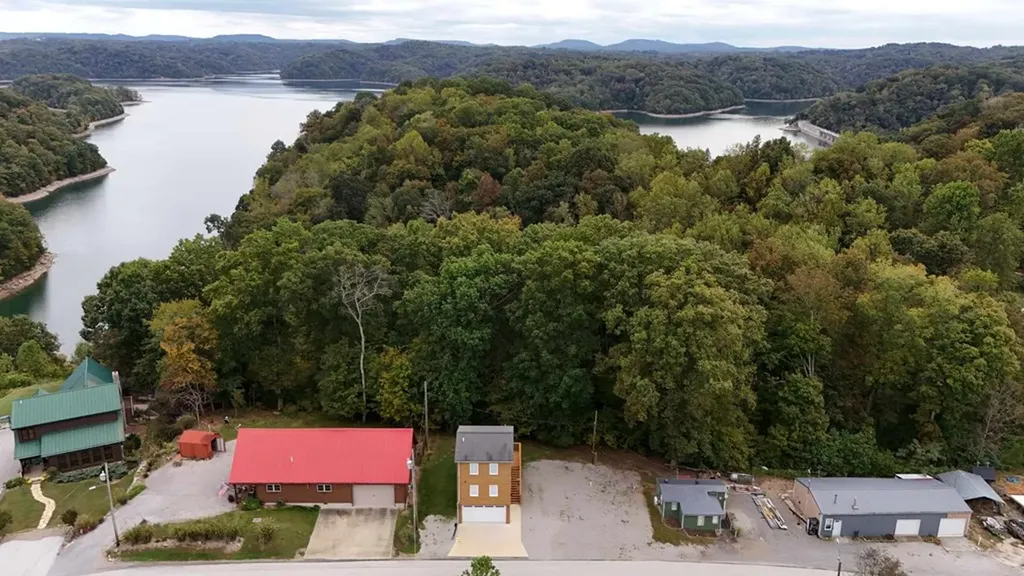 281 Bill Hunter Road Celina TN 38551