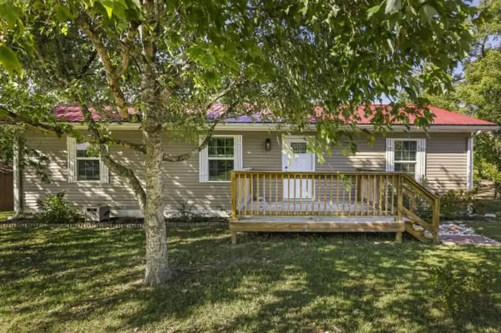 408 Magnolia Street Baxter TN 38544