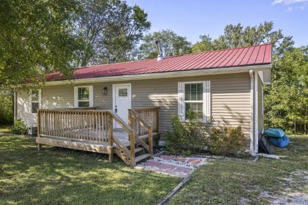 408 Magnolia Street Baxter TN 38544