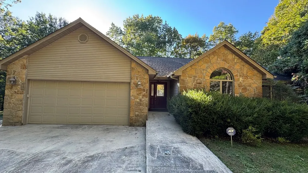 34 Cove Place Monterey TN 38574