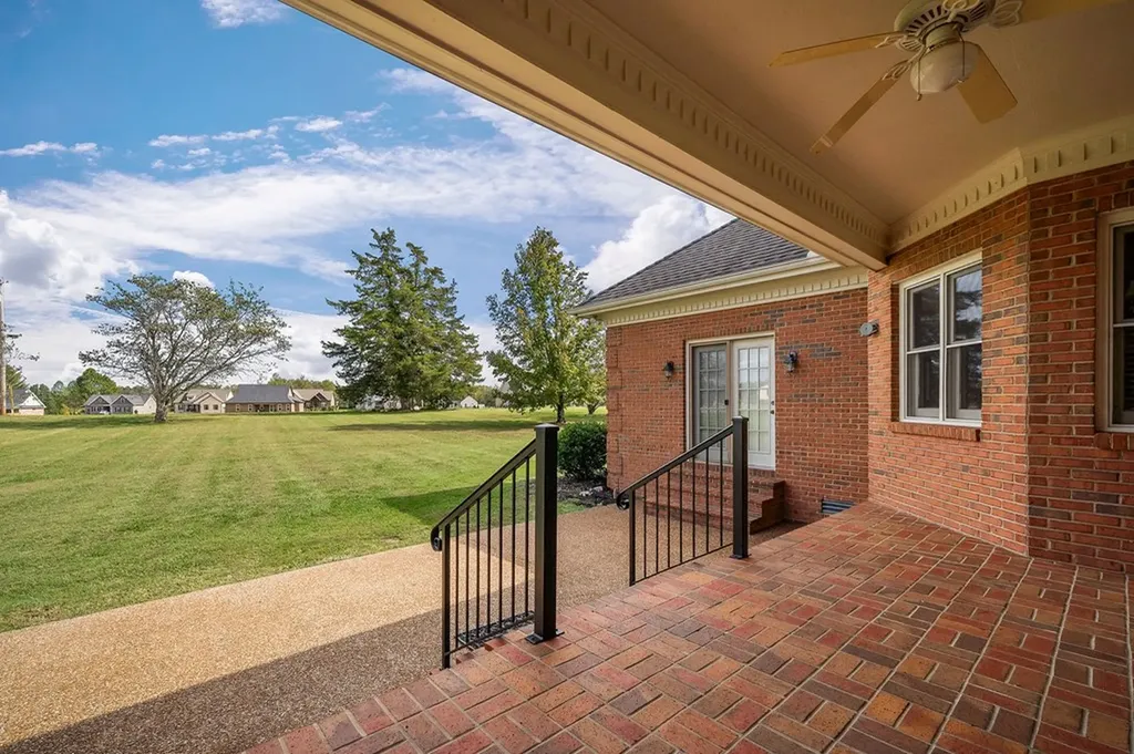 328 Riley Avenue Smithville TN 37166