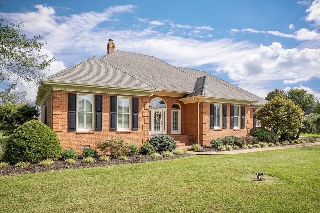 328 Riley Avenue Smithville TN 37166