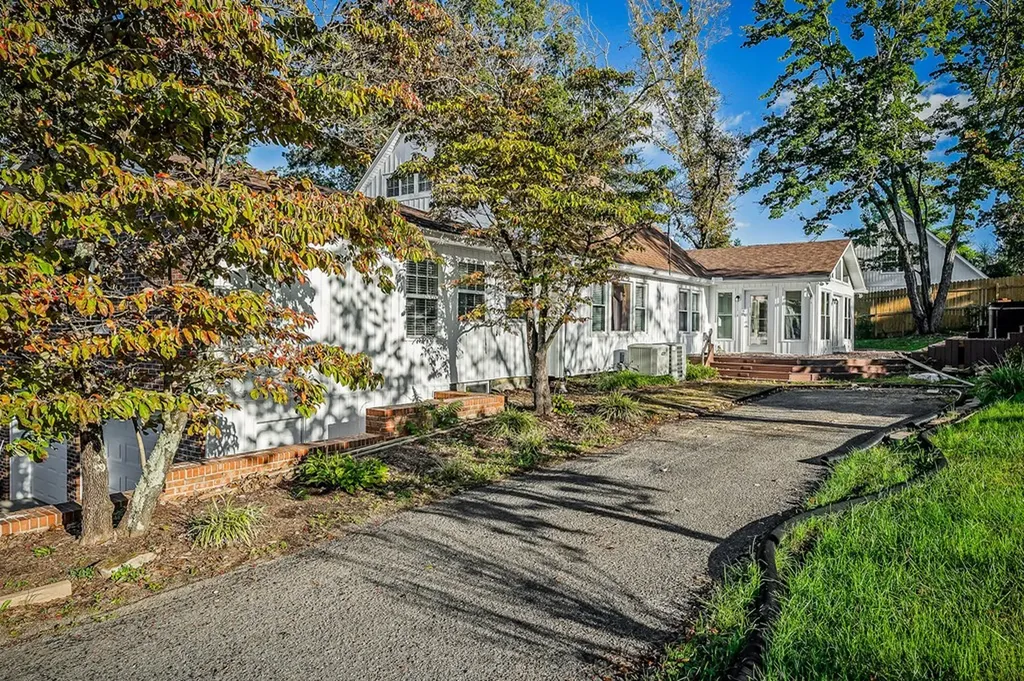 1198 N Franklin Avenue Cookeville TN 38501