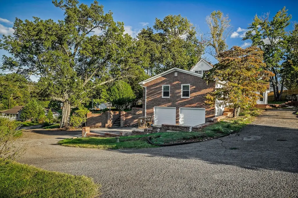 1198 N Franklin Avenue Cookeville TN 38501