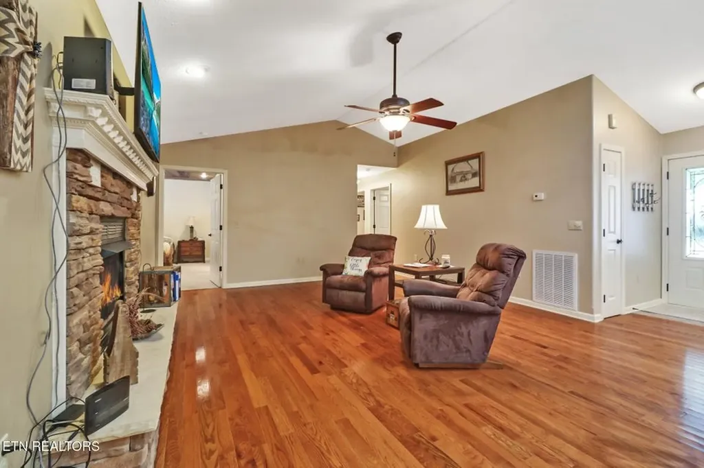 224 Victoria Circle Jamestown TN 38556-5178